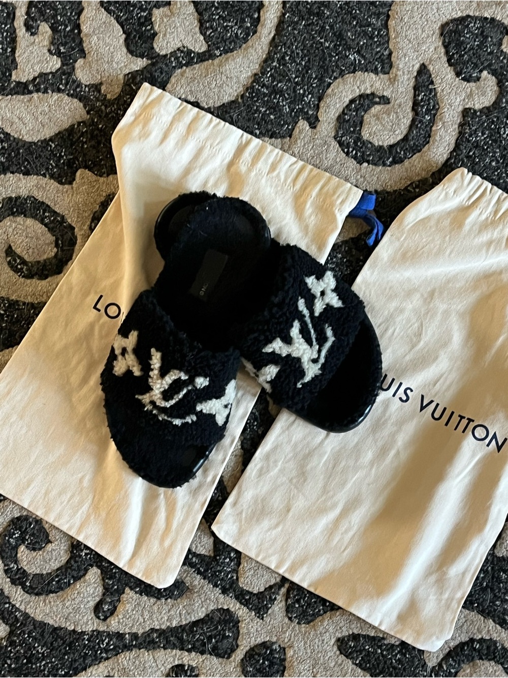 Louis Vuitton Slippers